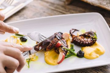 טברנה באתונה  – הפתעה ושמה ΜΑΝΗΜΑΝΗ