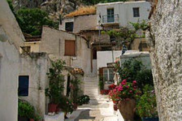 הסוד השמור – שכונת אנפיוטיקה – אי יווני באמצע העיר